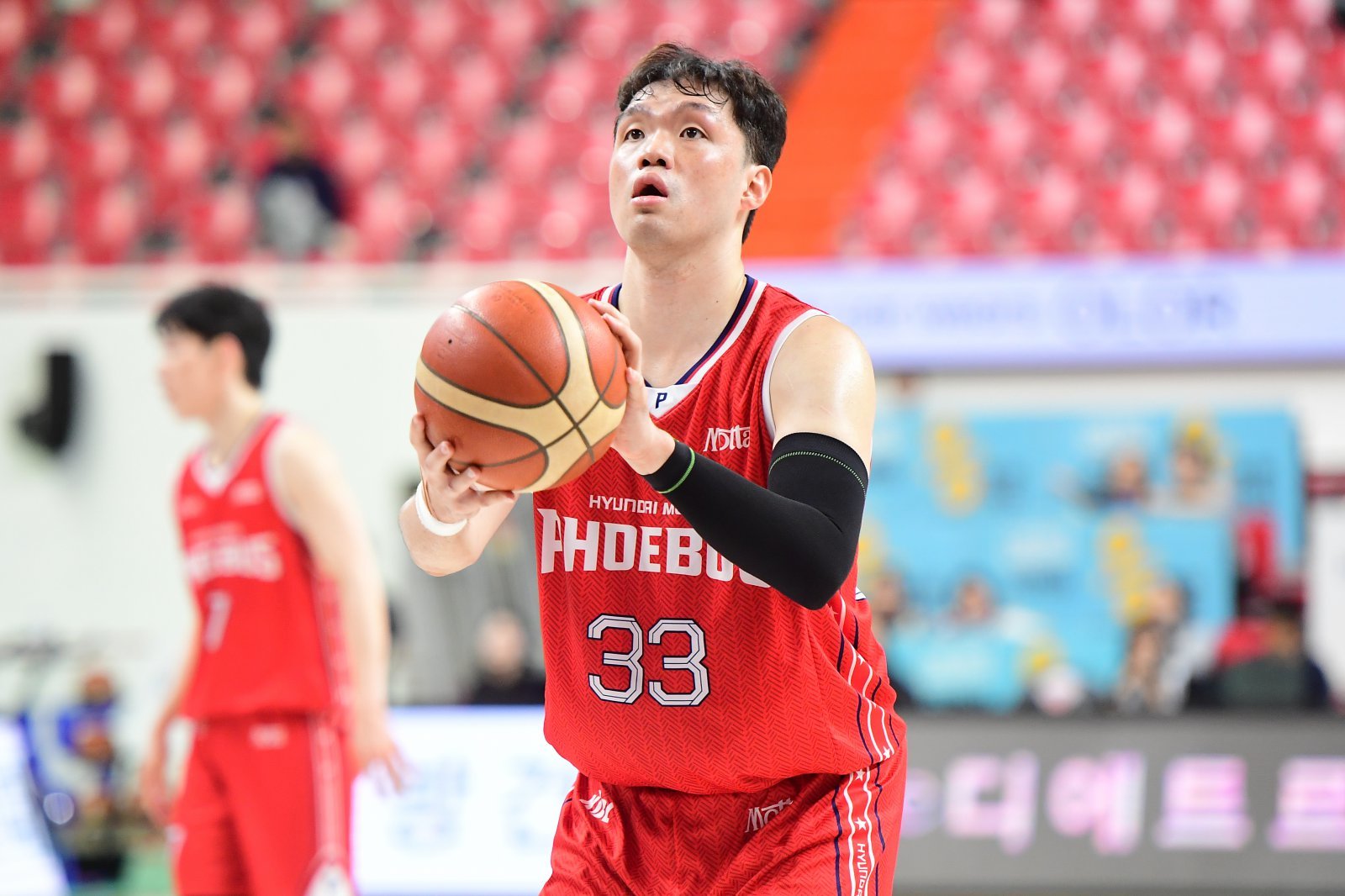 현대모비스 이승현(사진)과 함지훈은 KBL을 대표하는 4번 포지션 선수다. 이들은 한 팀에서 뭉쳐 시너지 효과를 내고 있다. 사진제공|KBL