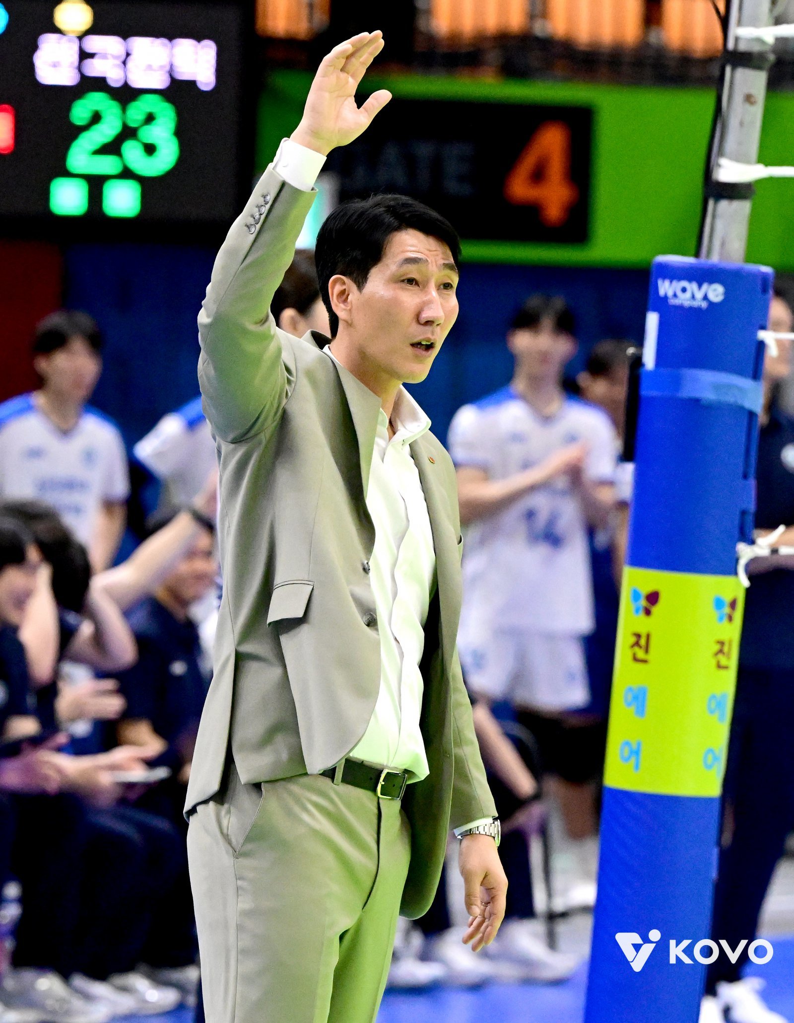 권영민 한국전력 감독은 6일 수원체육관에서 열릴 OK저축은행과 V리그 남자부 1라운드 홈경기를 앞두고 주포 베논의 역할과 선수들의 기본을 강조했다. 자기 플레이를 펼치지 못하면 상대를 아무리 잘 막아도 이기기 힘들다는 생각 때문이다. 사진제공│KOVO