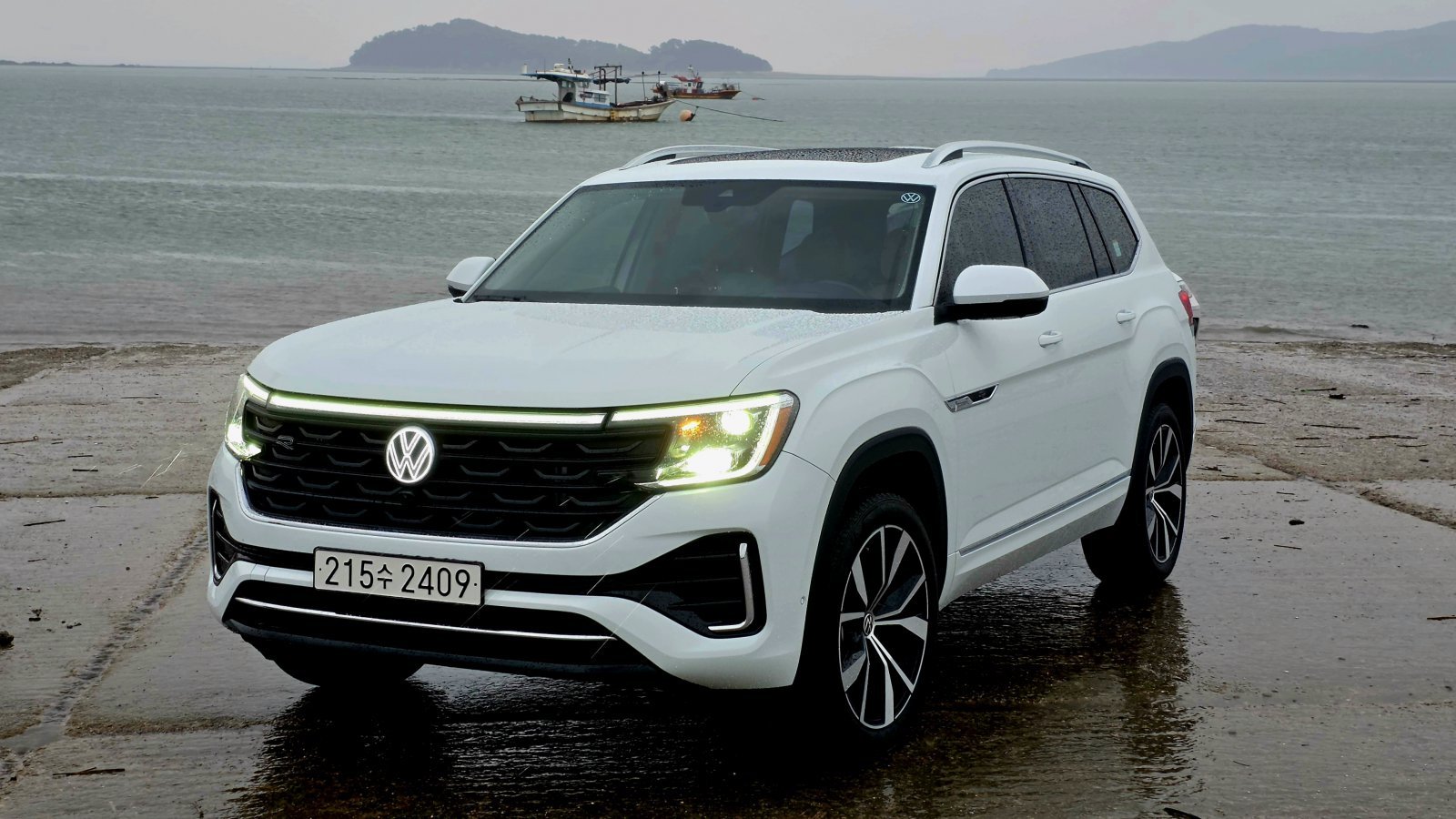 폭스바겐이 국내에 처음 선보이니 대형 SUV인 신형 아틀라스는 동급 최대 수준의 차체 크기와 여유로운 공간, 파워풀한 주행 성능과 첨단 사양을 고루 갖춰 주목받고 있다. 원성열 기자 sereno@donga.com