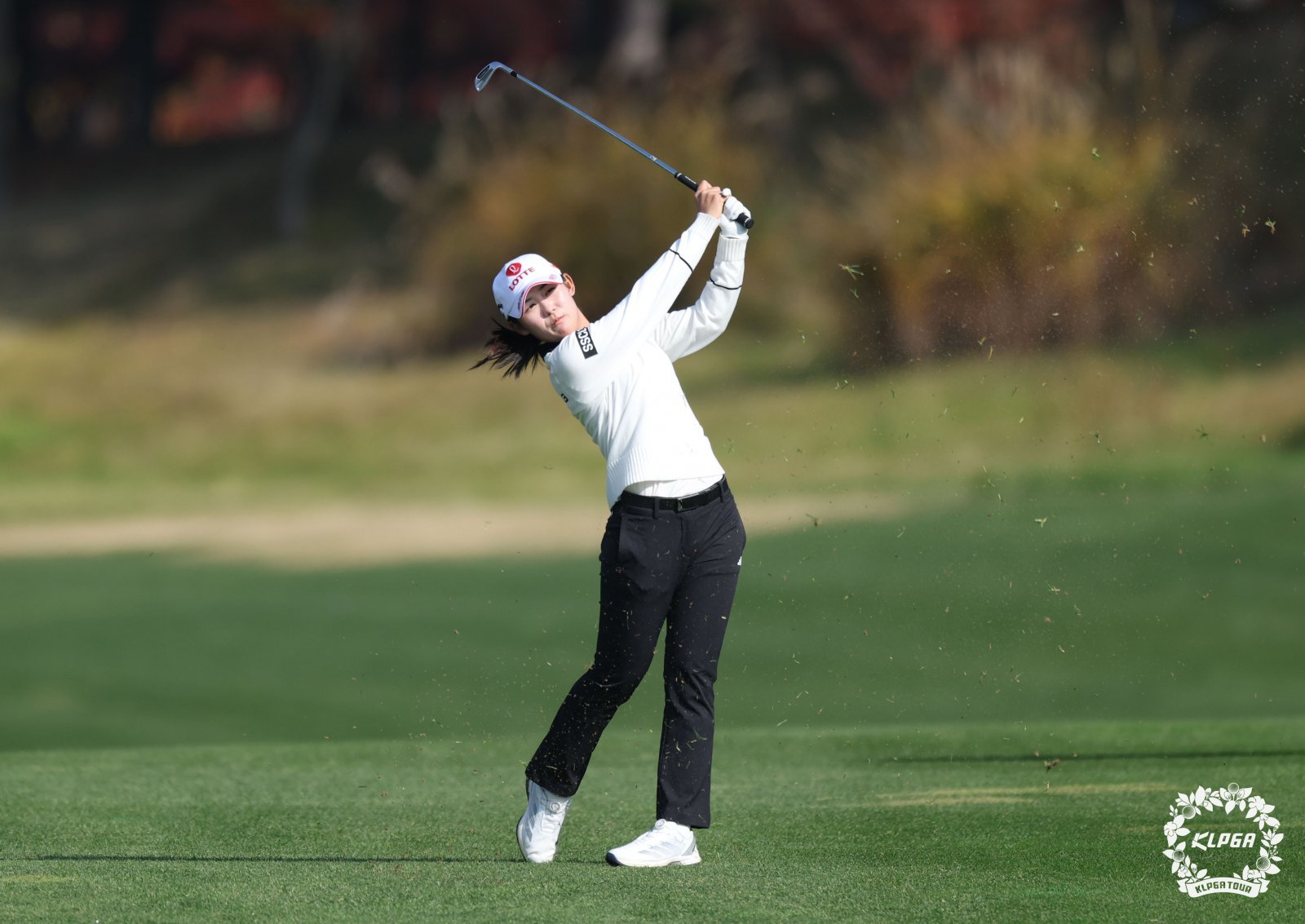 황유민이 9일 서원힐스CC에서 열린 KLPGA 투어 2025시즌 최종전 대보 하우스디 챔피언십 최종라운드 3번 홀에서 두 번째 샷을 하고 있다. 사진제공 | KLPGA