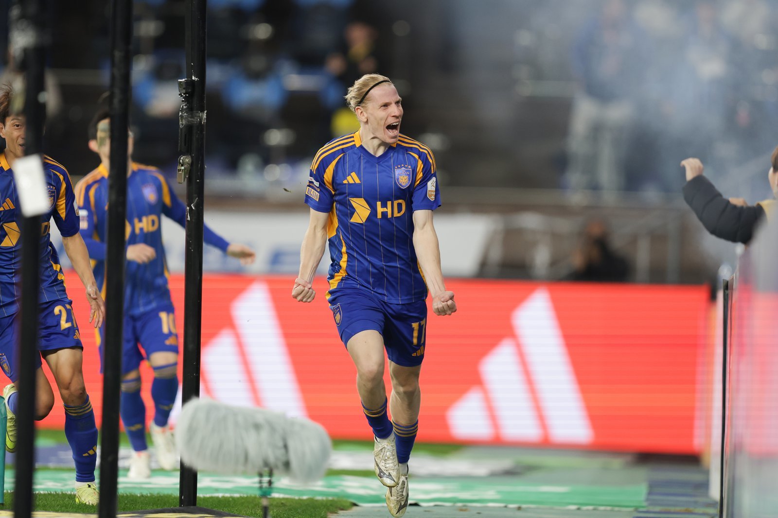 울산 루빅손이 9일 울산문수경기장에서 열린 수원FC와 36라운드 홈경기서 선제골을 터트린 뒤 기뻐하고 있다. 사진제공|한국프로축구연맹