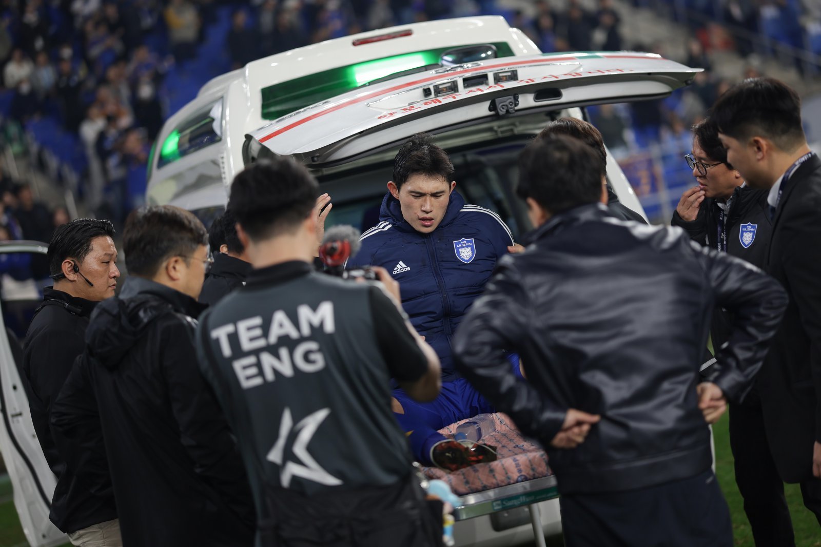 노상래 울산 감독대행은 9일 수원FC와 홈경기가 끝난 뒤 이동경의 부상에 대해 “감독으로선 팀을 위해 헌신해준 (이)동경이에게 미안하다. 큰 부상이 아니었으면 한다”고 말했다. 사진제공｜한국프로축구연맹