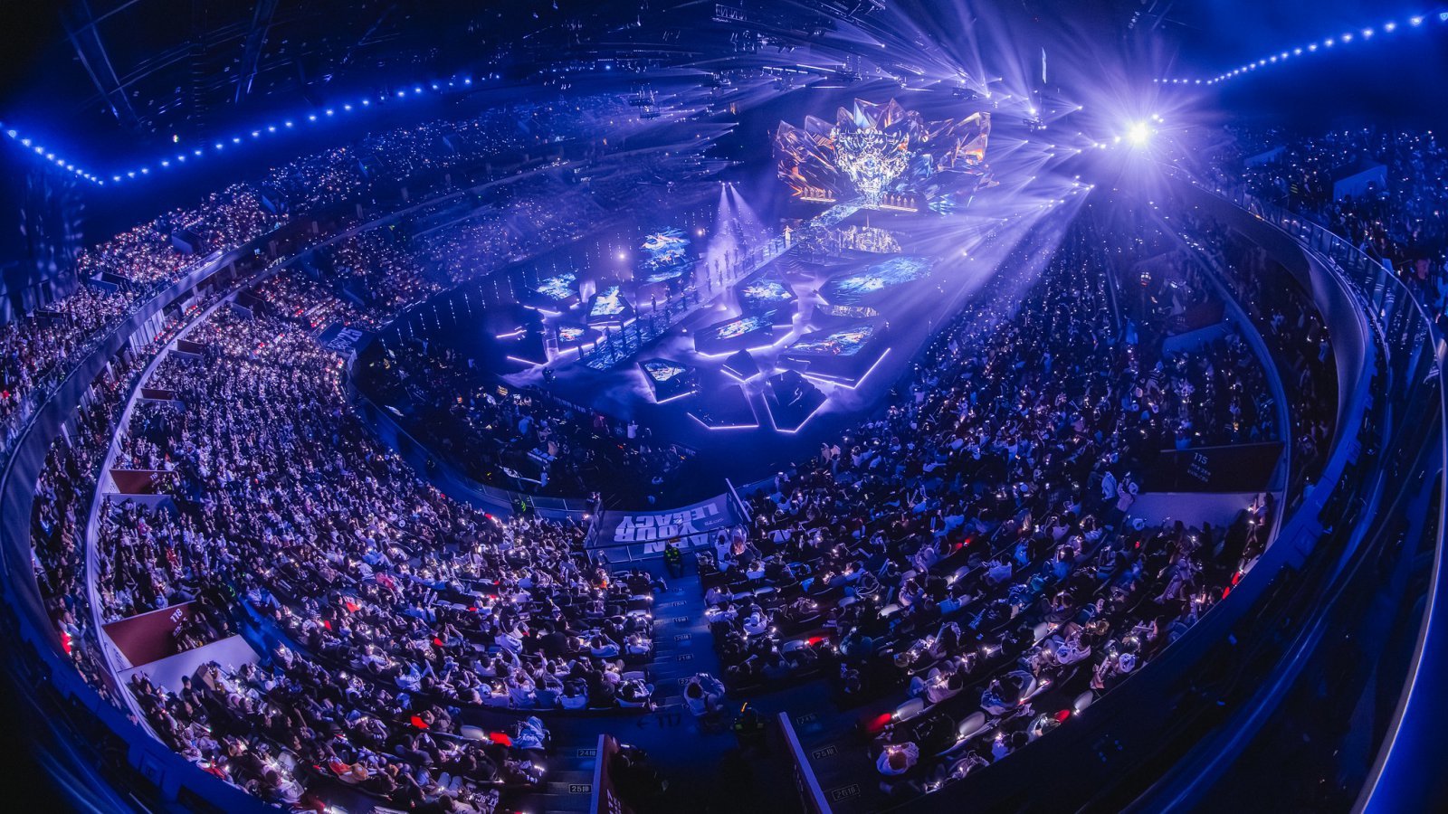 9일 롤드컵 결승이 열린 청두 동안호 스포츠공원 다목적체육관을 가득 메운 관중들.사진제공｜라이엇게임즈