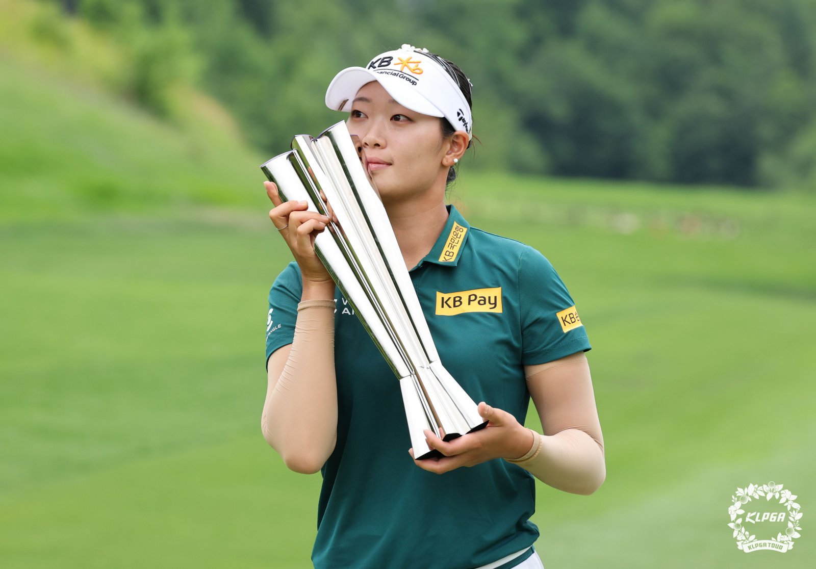 KB금융그룹 소속으로 홀로 3승을 수확한 방신실. 사진제공 | KLPGA