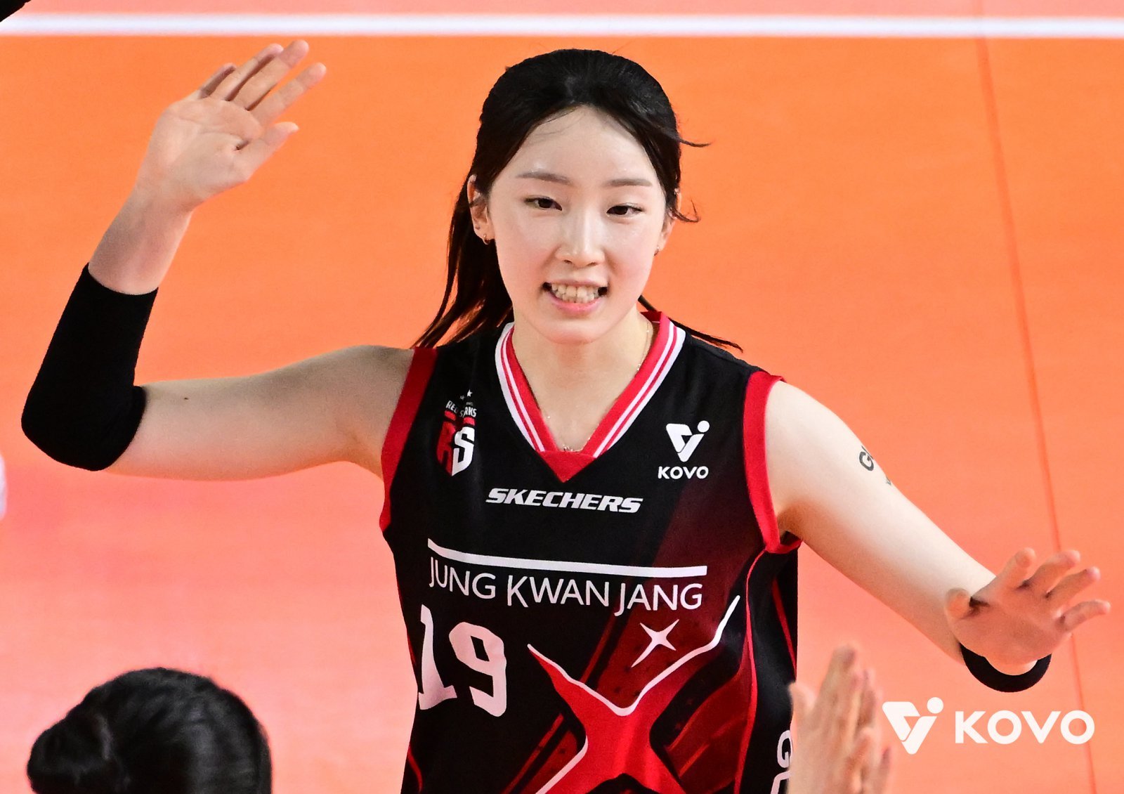 정관장 세터 최서현은 치열한 노력 끝에 기회를 쟁취했다. 싱그러운 스물 청춘이 정관장의 코트에 에너지를 가득 불어넣고 있다. 사진제공|KOVO