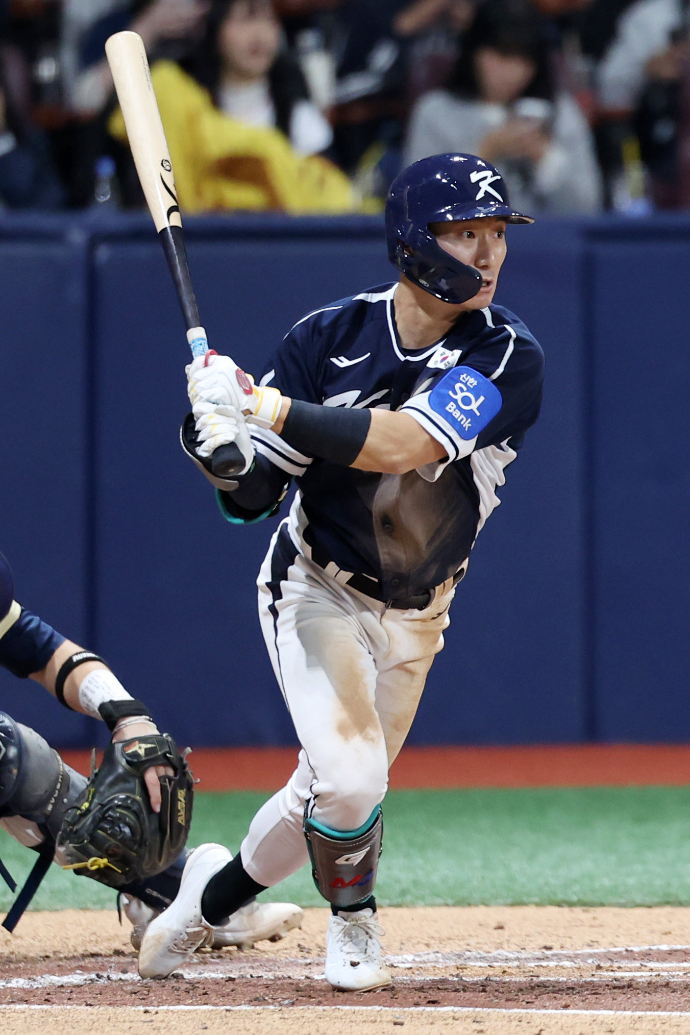 LG 신민재는 대주자 스페셜리스트를 거쳐 KBO리그 정상급 2루수로 고속 성장했다. 이제는 태극마크를 달고 그라운드를 누빌 채비를 모두 마쳤다. 신민재가 9일 고척스카이돔에서 열린 체코와 ‘K-베이스볼시리즈’ 2차전 4회초 2사 주자 1·3루서 신민재가 1타점 적시타를 쳐내고 있다. 고척 |뉴시스