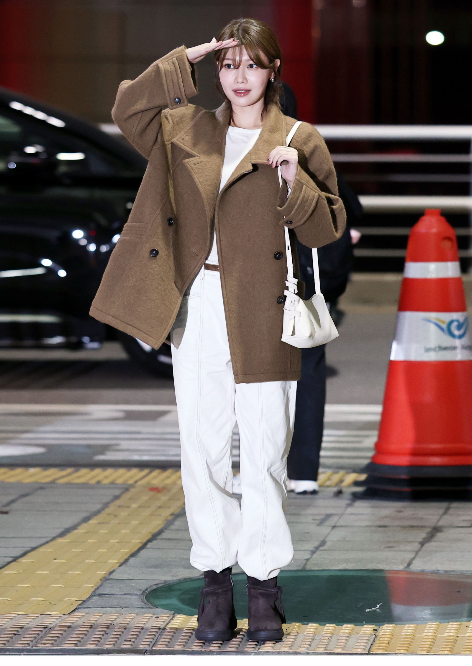 수영, ‘얼죽코’…세련미 물씬 풍기는 겨울 감성룩