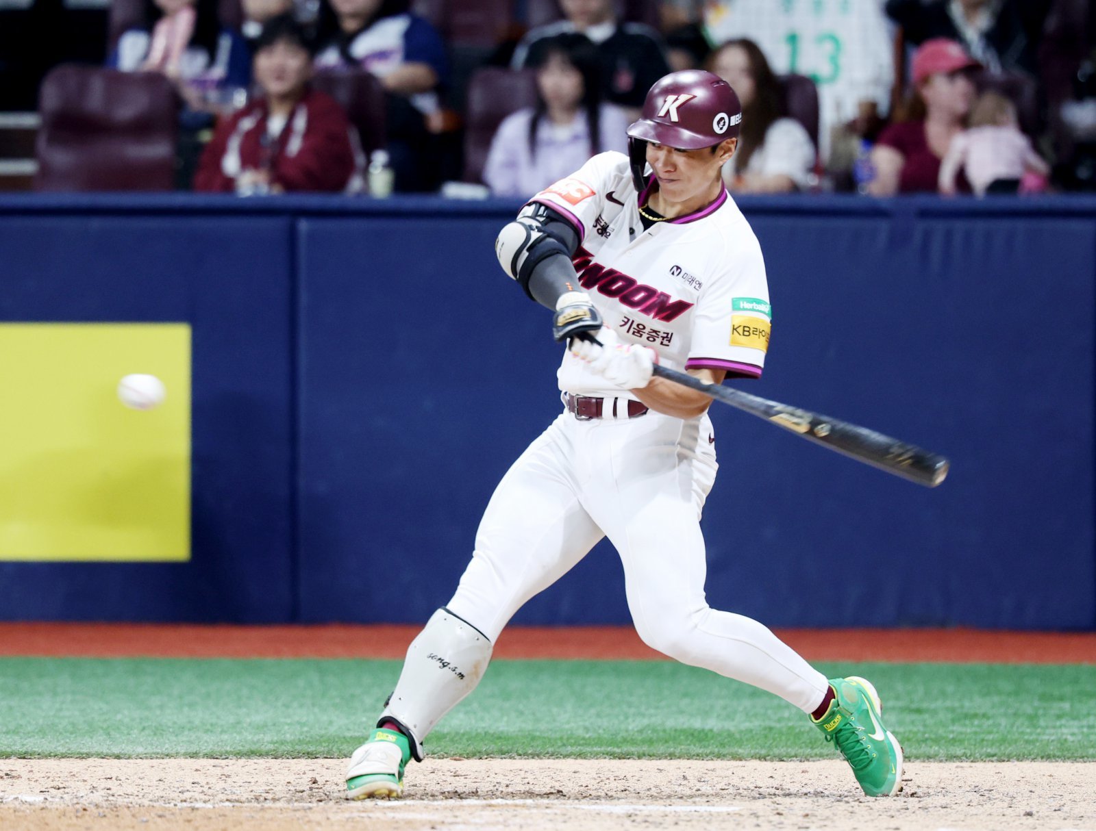 키움 송성문은 올 겨울 포스팅으로 MLB 도전을 앞두고 있다. 그는 내야 보강이 필요한 애슬레틱스의 관심을 받는 것으로 알려졌다.｜뉴시스