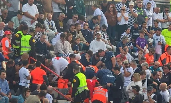 10일 스페인 세우타의 에스타디오 무니시팔 알폰소 무루베에서 벌어진 세우타-알메리아의 라리가2 13라운드 경기가 전반 18분 세우타의 한 팬의 쓰러진 까닭에 중단됐다. 이 팬은 인근 대학병원으로 후송됐지만 병원에 도착하기 전에 세상을 떠나 안타까움을 더했다. 이날 경기는 하프타임 이후 중단 및 연기됐다. 사진출처│가제타 익스프레스 홈페이지