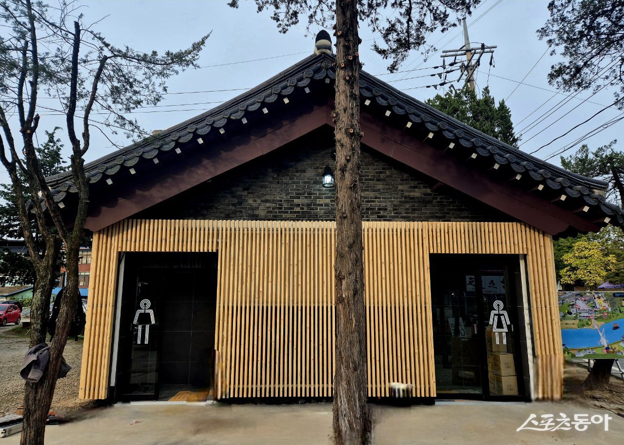 여주시(시장 이충우)가 신륵사관광지 공중화장실(천송동 289-6번지)의 리모델링 공사를 지난 10월 30일 완료했다고 밝혔다. 사진제공|여주시