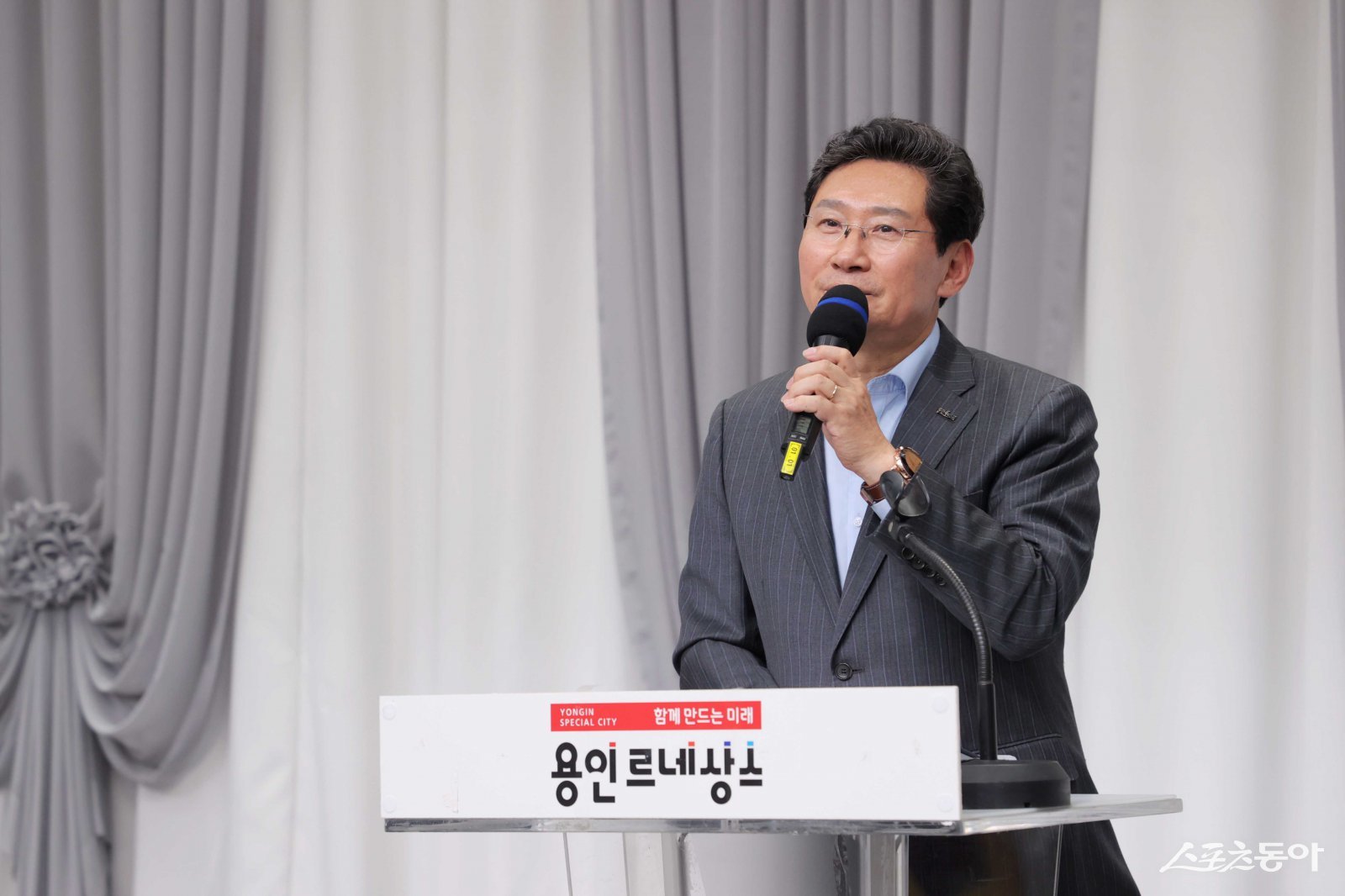 이상일 용인특례시장이 지난 10일 시청 컨벤션홀에서 열린 민족통일 용인특례시대회에 참석해 축사를 하고 있다. 사진제공|용인시