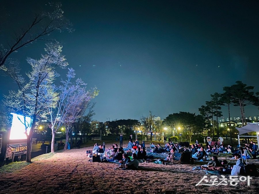 김포시한강중앙공원과 마송중앙공원에서 열린 야간돗자리극장. 사진제공|김포시청
