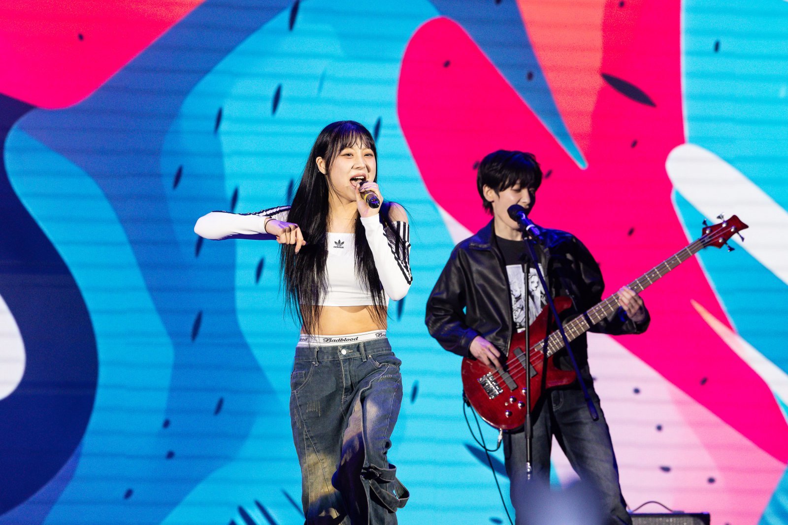 롯데월드 캐스트 축제 ‘LOTTEWORLD’s STAR‘에서 공연중인 캐스트들