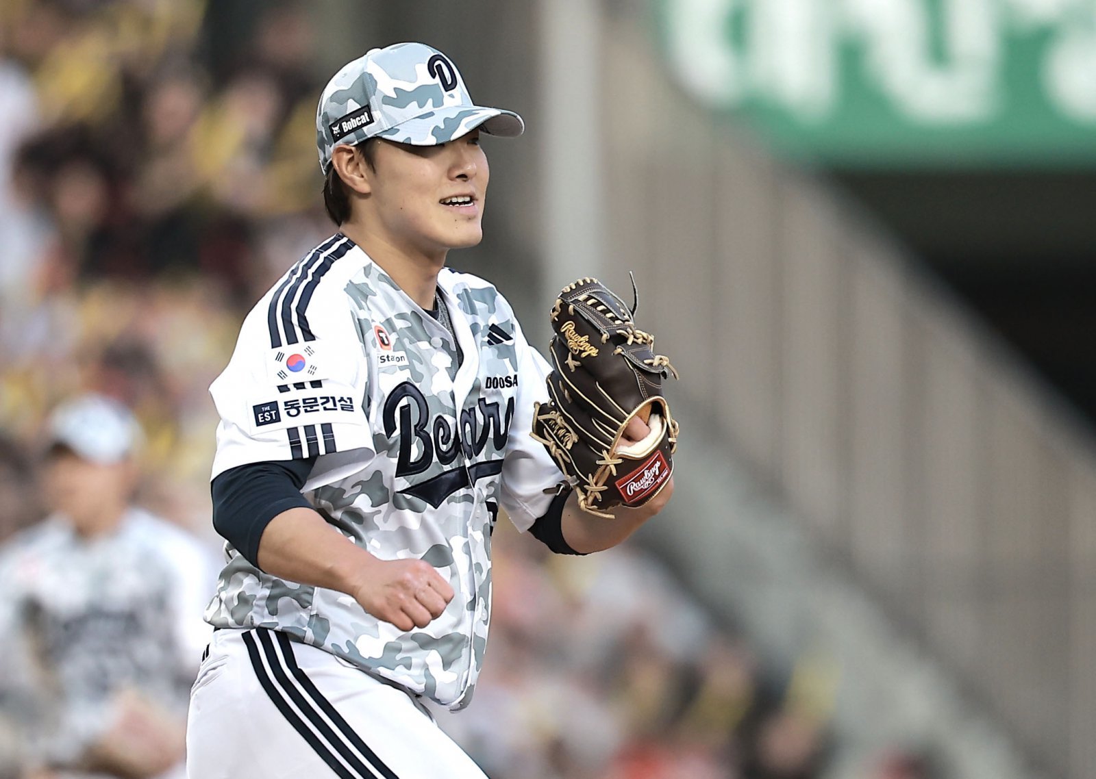 올 시즌이 끝나고 FA 자격을 얻은 투수 이영하, 최원준은 두산의 마운드 재건을 위해 반드시 필요한 자원이라는 평가를 받는다. 김원형 신임 감독도 이들의 필요성을 역설한 상황에서 향후 행보에 관심이 쏠리고 있다. 역투하는 최원준. 뉴시스