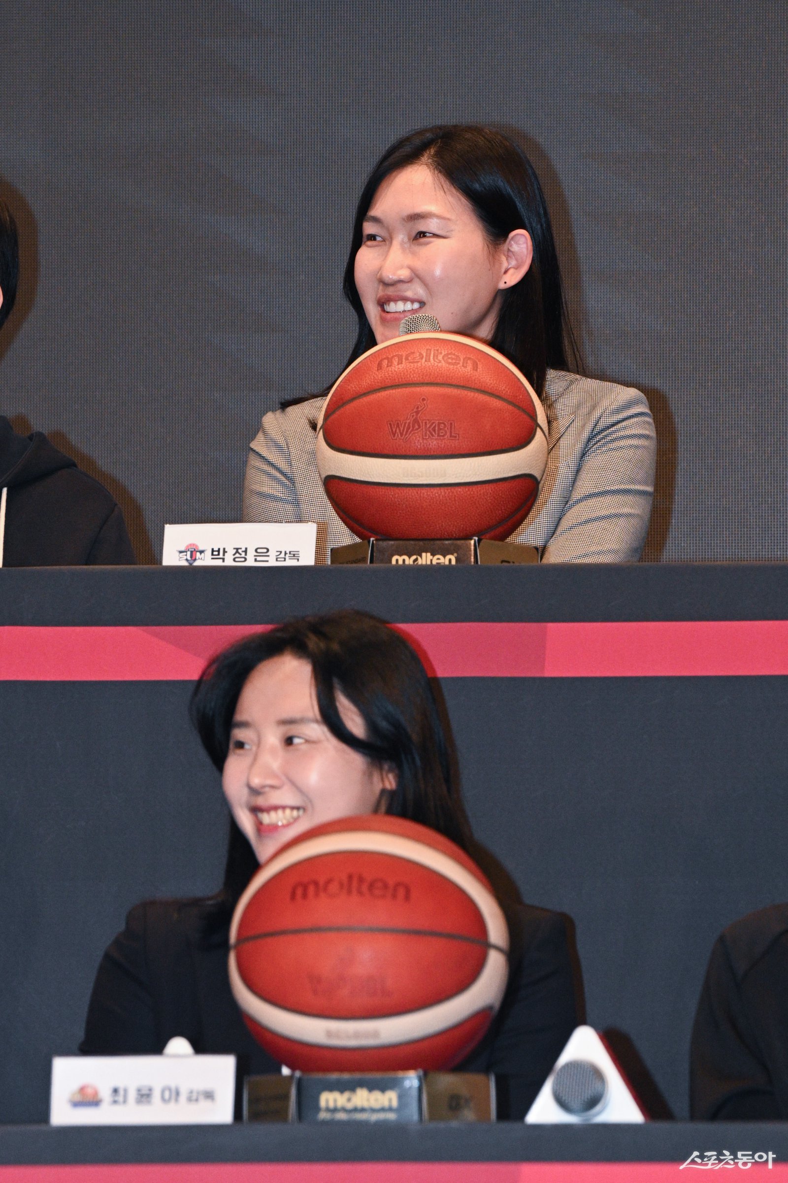 BNK와 신한은행이 16일 부산 사직체육관에서 열릴 ‘BNK금융그룹 2025~2026 여자프로농구’ 개막전에서 맞붙는다. 박정은 BNK 감독(위)과 최윤아 신한은행 감독의 WKBL 최초 여성 사령탑 맞대결에도 큰 관심이 쏠린다. 사진제공|WKBL