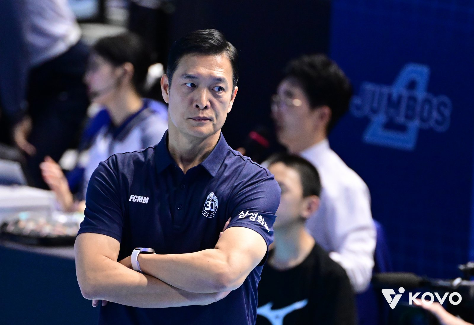 삼성화재 김상우 감독이 12일 인천 계양체육관에서 열린 대한항공과 원정경기에서 코트를 바라보고 있다. 사진제공｜KOVO