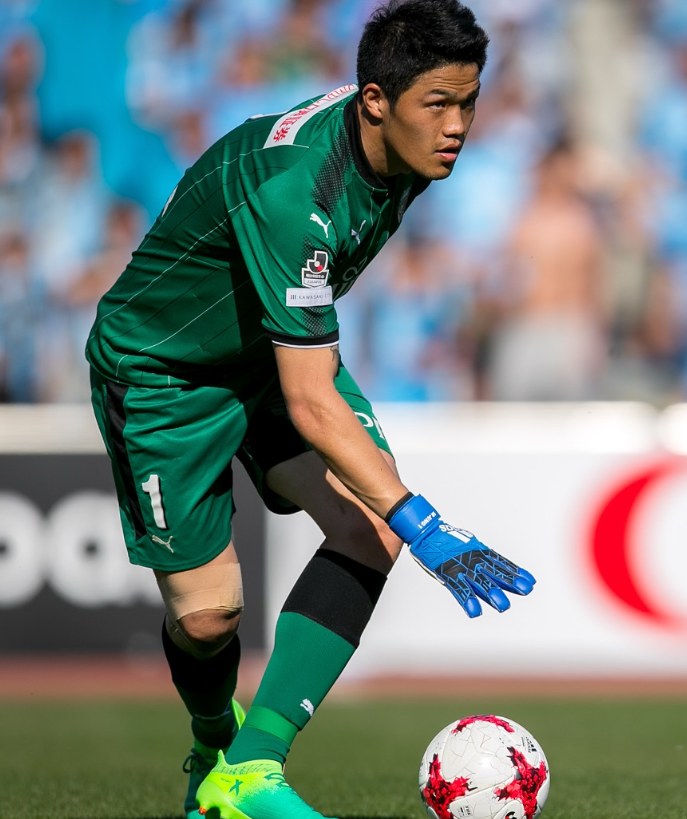 전 축구국가대표팀 골키퍼 정성룡이 올 시즌을 끝으로 10년간 몸담았던 가와사키 프론탈레를 떠나기로 결정했다. 그는 2016년 가와사키 입단 후 팀의 7차례 우승에 앞장서며 구단이 황금기를 열어젖히는 데 힘을 보탰다. 사진출처│가와사키 프론탈레 인스타그램