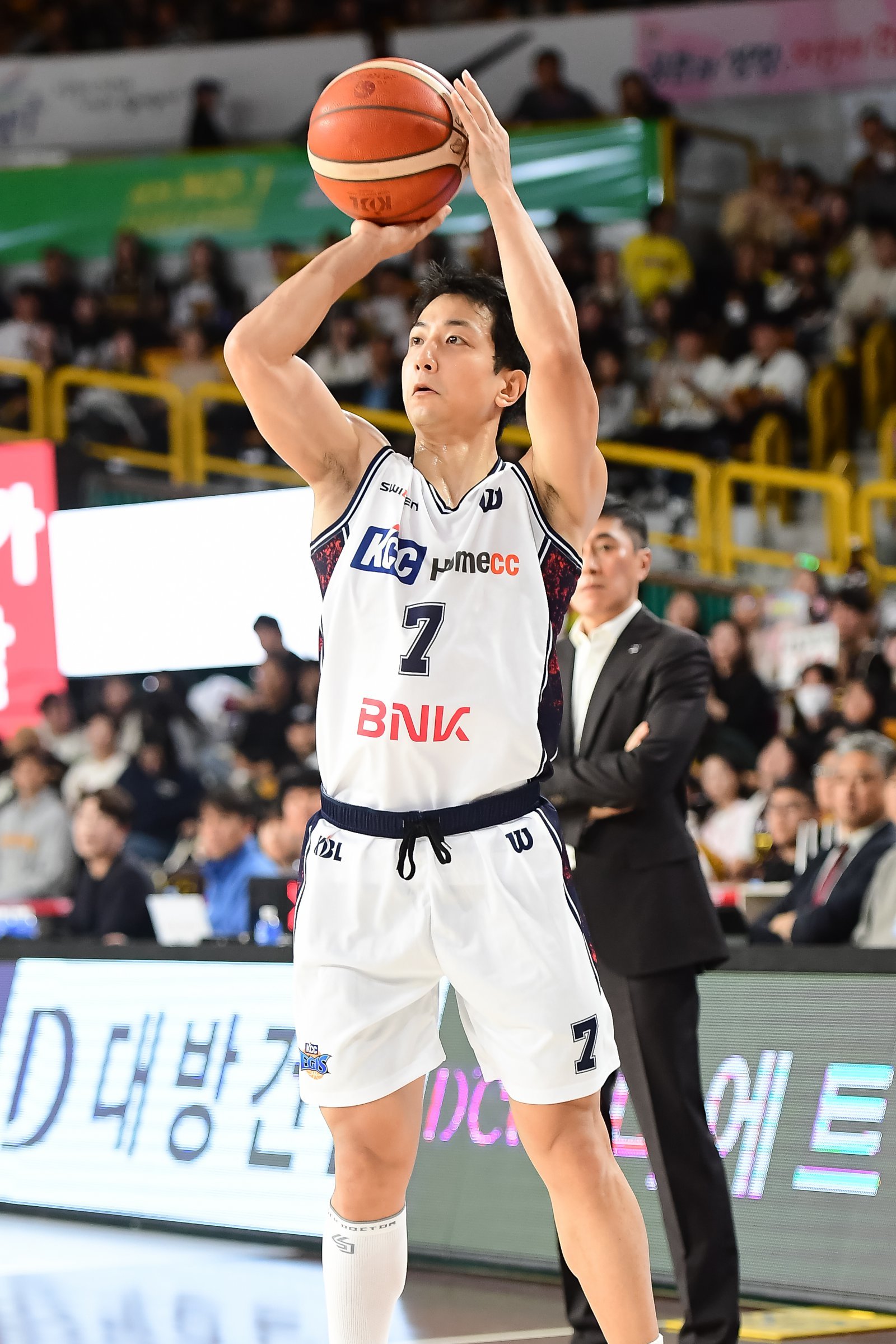 KCC 허훈은 8일 수원 KT전부터 부상에서 복귀했다. 팀은 볼핸들러 허훈을 앞세워 슈퍼팀의 면모를 되찾으려 한다. 사진제공|KBL