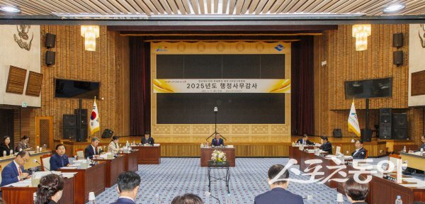 경상북도의회 문화환경위원회가 경상북도문화관광공사 행정사무감사를 실시하고 있다. 사진제공 ㅣ 경북도의회