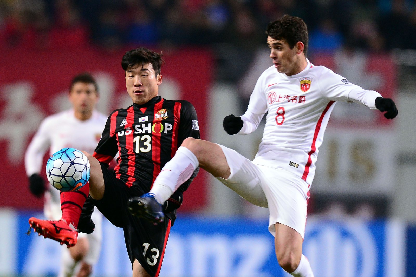 前 브라질대표팀 MF 오스카, 심장문제로 의식불명 후 회복…선수생활 기로에 섰다