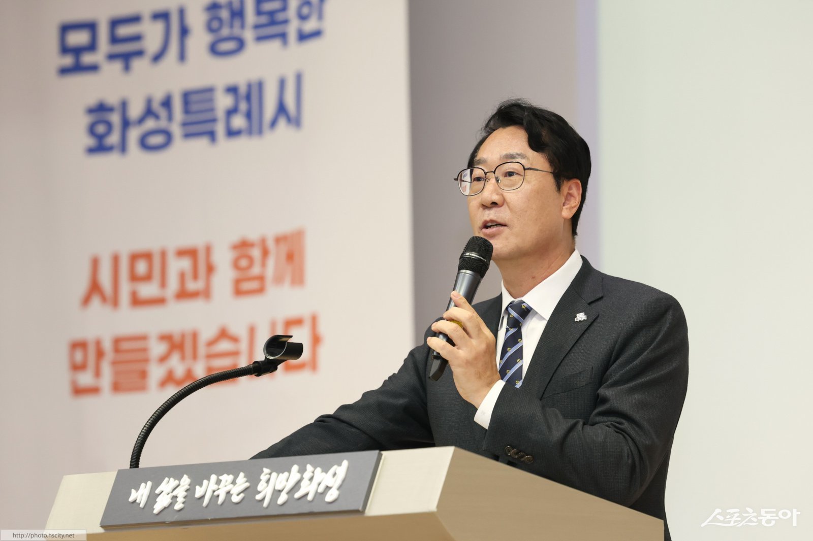 지난 11월 12일 청와대 영빈관에서 이재명 대통령 주재로 열린 전국 시장‧군수‧구청장 대상 국정설명회에서, 정명근 화성특례시장이 대한민국특례시시장협의회 대표회장 자격으로 참석해 ‘특례시 지원에 관한 특별법’ 제정의 필요성을 대통령에게 직접 건의했다(정명근 시장). 사진제공|화성시