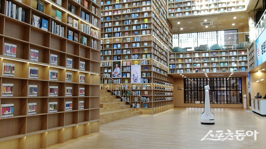 인천 연수구 송도국제도서관, 인천의 대표 문화 공간으로 떠오르고 있다. 사진제공｜인천 연수구청