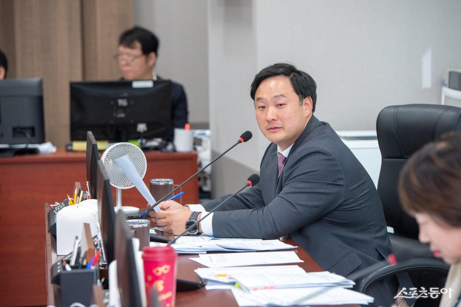 경기도의회 고준호 의원(국민의힘, 파주1)은 13일 열린 제387회 정례회 보건복지위원회 행정사무감사에서 경기도 집행부의 ‘변호사 자문자료 제출 거부’에 대해 “불합리한 판단이며 책임 회피의 전형”이라고 강하게 비판했다(고준호 의원). 사진제공|경기도의회