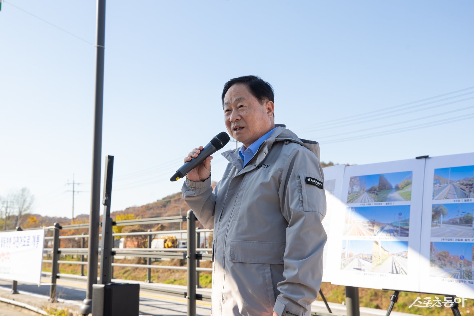 주광덕 시장은 14일에 와부읍 월문리 488-9번지 월문천변 자전거 개통도로에서 시민시장들에게 축하 인사말을 하고 있다. 사진제공ㅣ남양주시