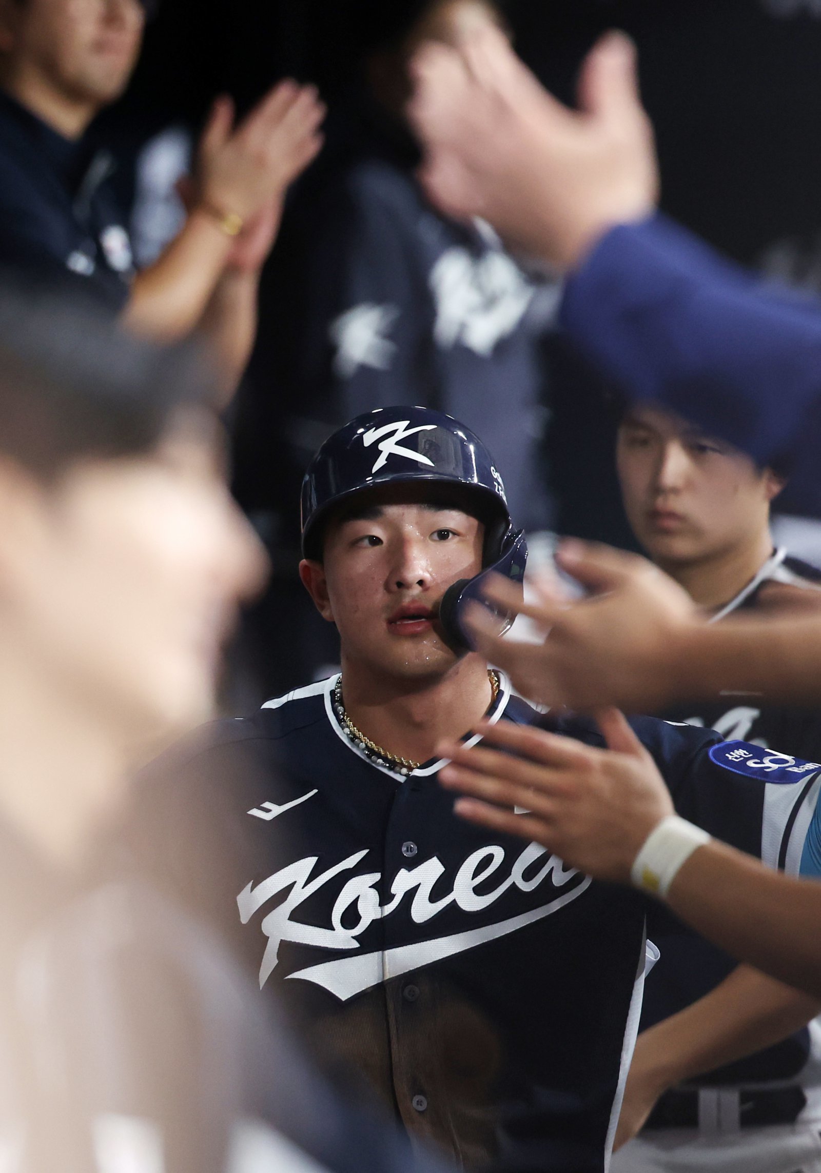 안현민은 15일 도쿄서 열린 도쿄돔서 열린 ‘K-베이스볼 시리즈’ 일본과 1차전 4회초 선취 투런포를 터트리며 공격에 활력을 불어넣었다.|뉴시스