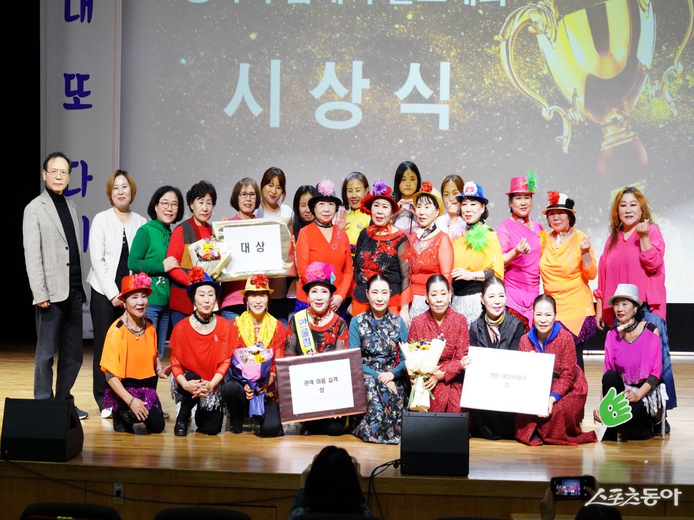 동지축제 학습동아리상 수상자들 모습. 사진제공｜시흥시