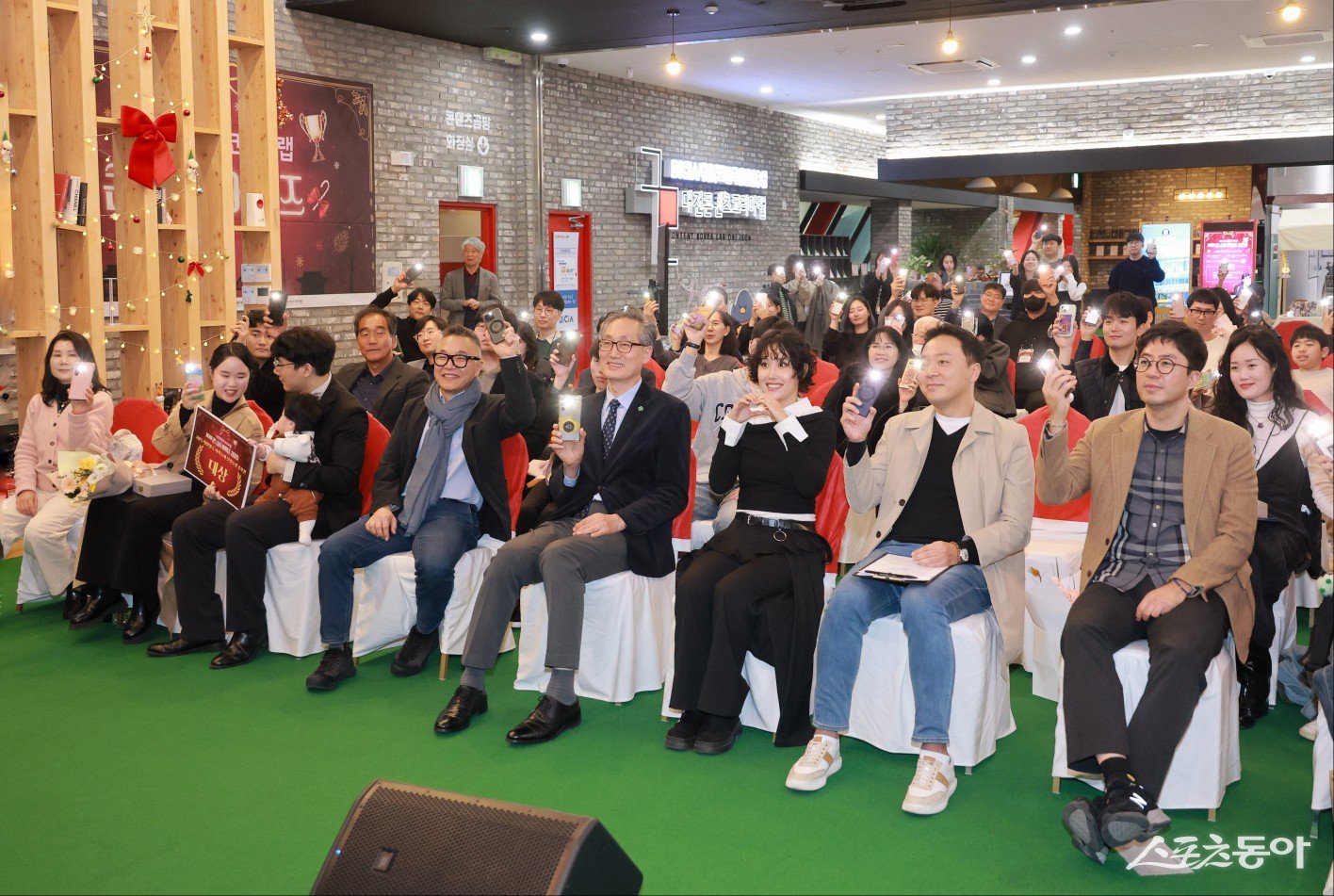 대전시는 지난 15일 대전콘텐츠코리아랩에서 ‘2025 콘스타어워즈’를 열고 웹소설, 단편소설, 유튜브 등 분야에서 우수한 콘텐츠를 선보인 21개 팀을 시상했다. 사진제공｜대전시