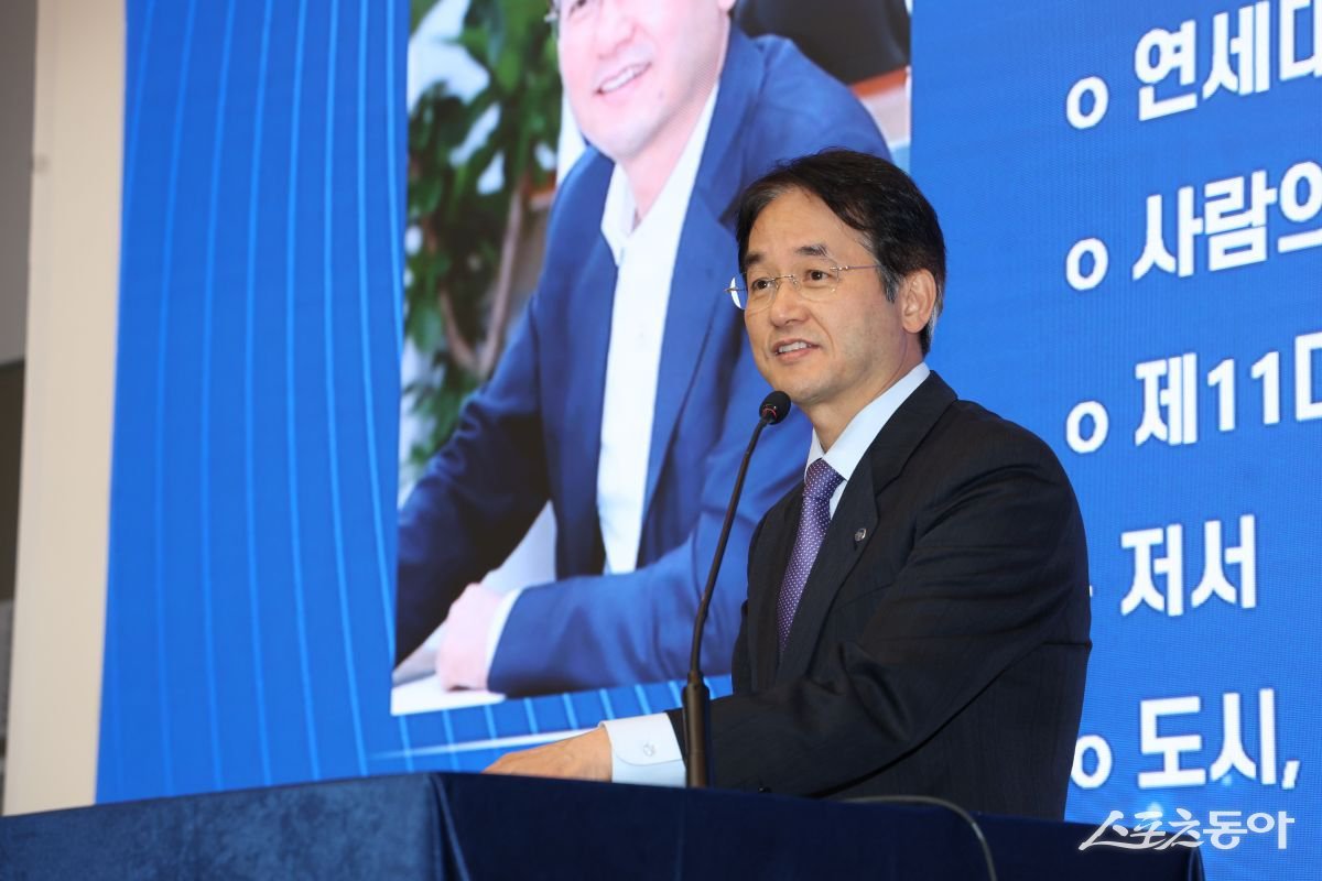 이동환 고양특례시장은 15일 베네치아에서 민주평통 고양시협의회 김성주 신임 협의회장 축하 인사말을 하고 있다. 사진제공ㅣ고양시