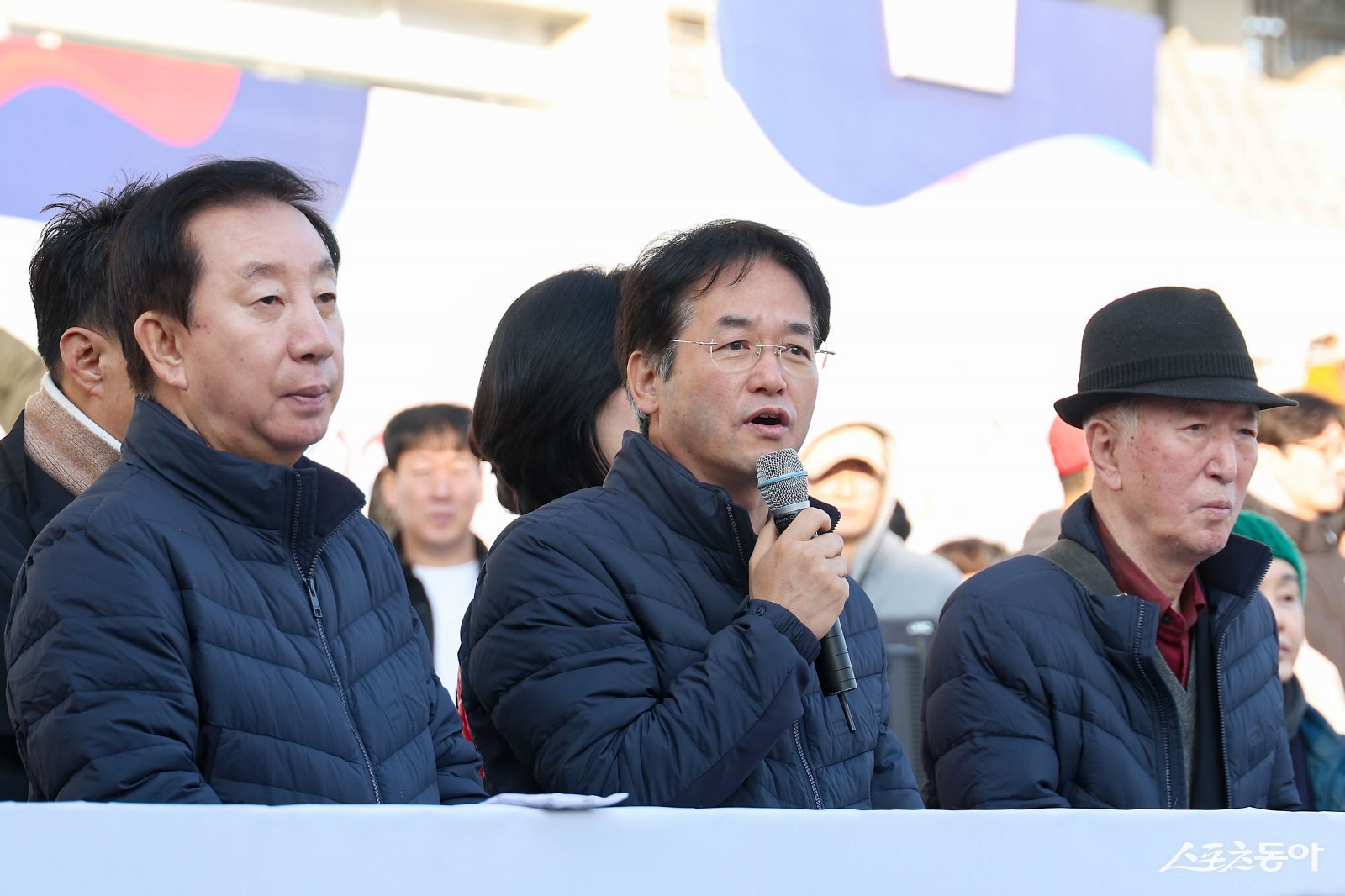 이동환 고양특례시장(가운데) ‘2025 손기정 평화마라톤대회’서 환영사를 하고 있다. 사진제공ㅣ고양시