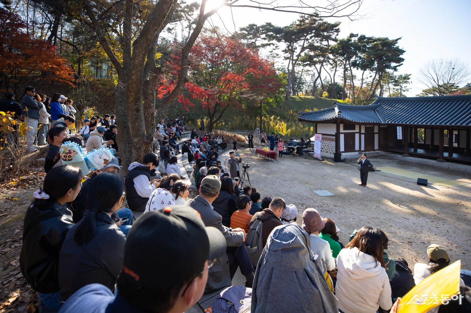 주광덕 시장은 15일 궁집에서 열린 청년 음악회에서 축사를 하고 있다. 사진제공ㅣ남양주시