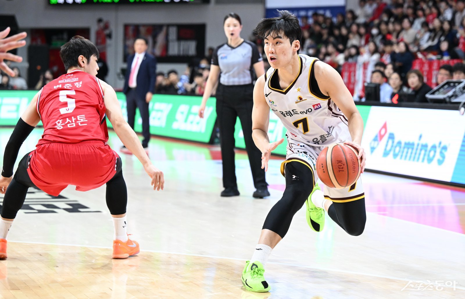 3Q 외곽포로 팀을 깨운 최형찬…1·2위 맞대결서 웃은 창원 LG 4연승으로 단독 선두 지켰다