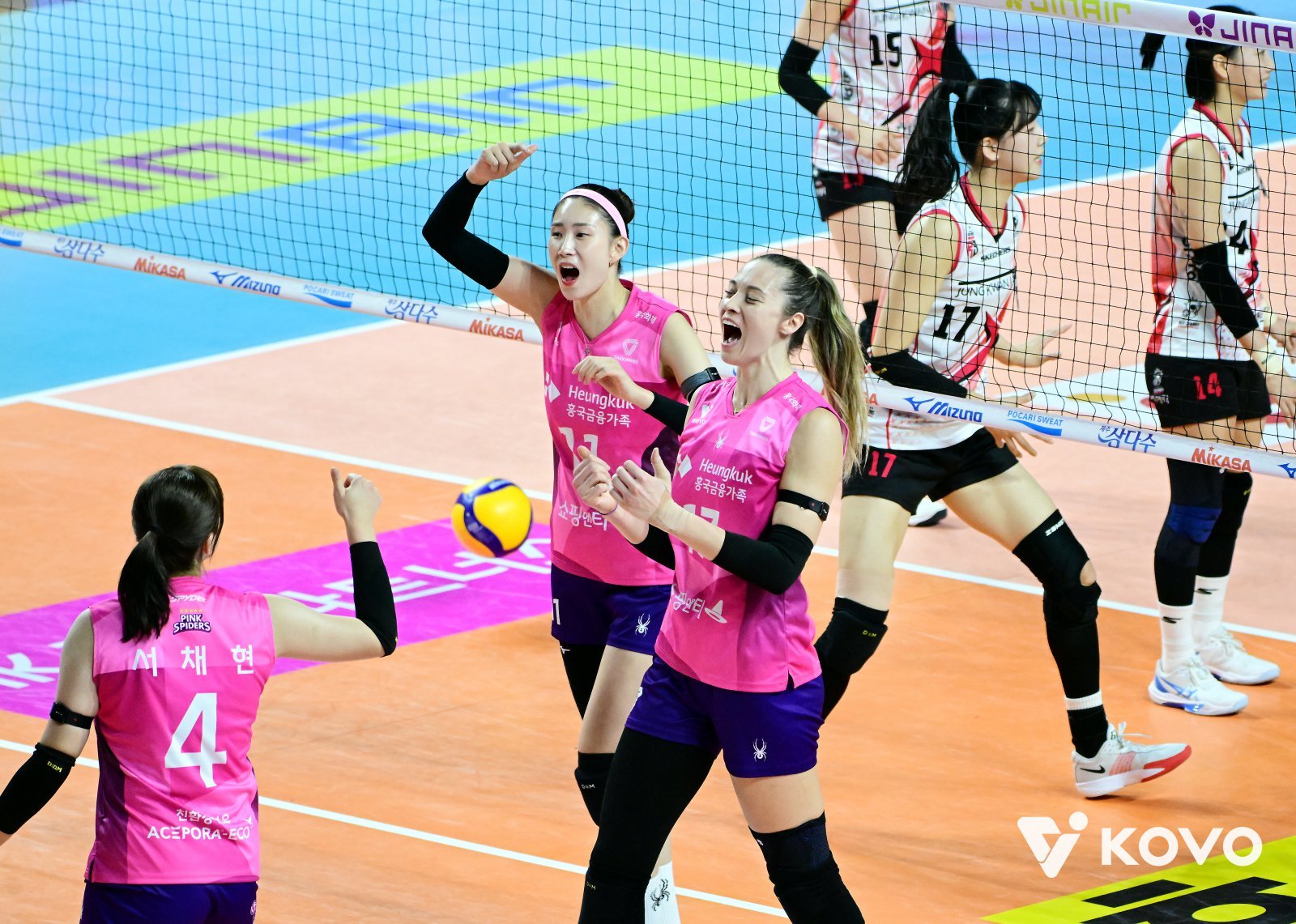 [SD 리뷰 in 인천] 흥국생명, 자네테 빠진 정관장에 3-0 완승…레베카 21점 활약으로 5위 도약