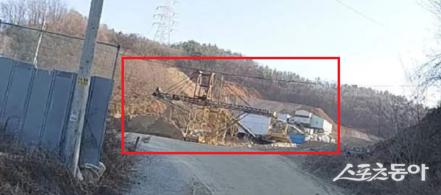 경기도 안성시 양성면 노곡리 일대에서 에스피산업이 농지·국유지·임야 등을 포함한 다수 필지에서 사실상 공장을 운영하고 있다는 불법 운영 의혹이 제기됐다(현장 전경). 사진제공|공익 제보자