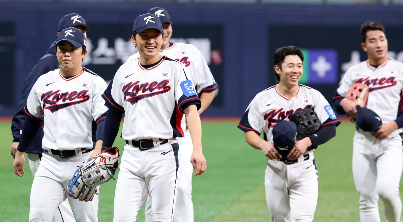 류지현 감독이 이끄는 한국 야구대표팀은 ‘K-베이스볼 시리즈’ 일본과 두 차례 평가전서 1무1패를 기록했다. 선수단 기량을 점검하며 내년 WBC에 기대할 점과 나아가야 할 점을 충분히 파악했다.|뉴시스