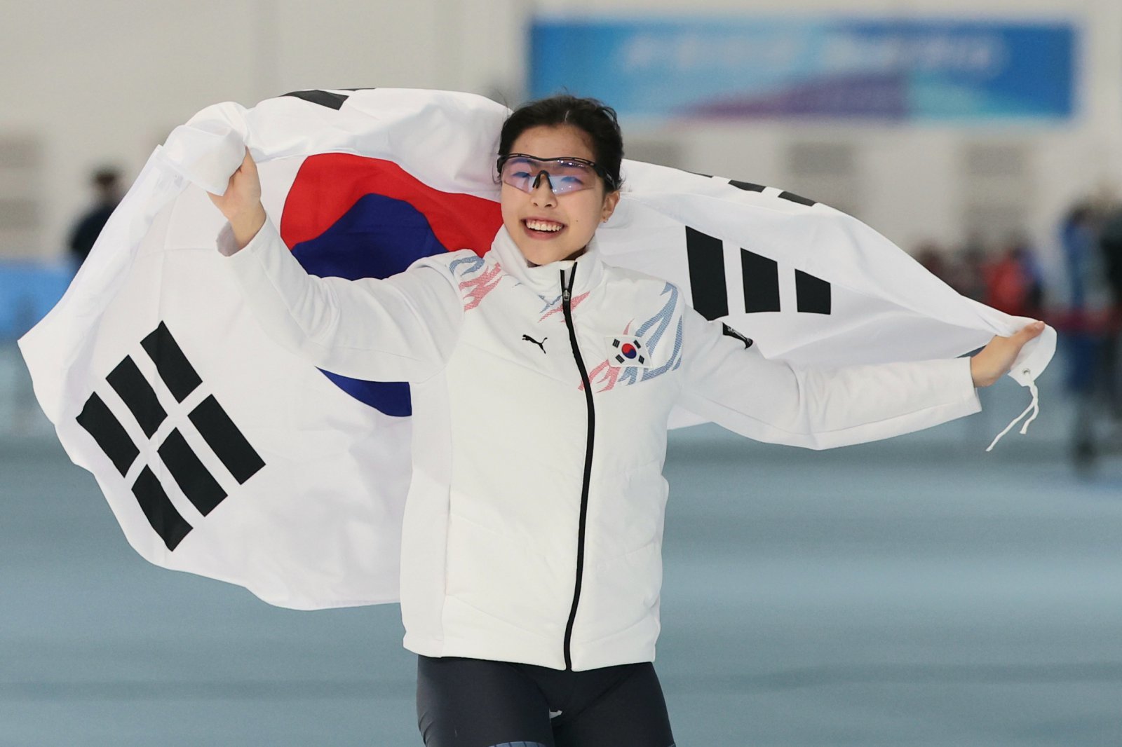 여자 스피드스케이팅의 기대주 이나현이 17일(한국시간) 솔트레이크시티에서 열린 ‘2025~2026시즌 ISU 월드컵 1차 대회’ 여자 500m 2차 레이스에서 37초03의 기록으로 동메달을 목에 걸었다. 뉴시스