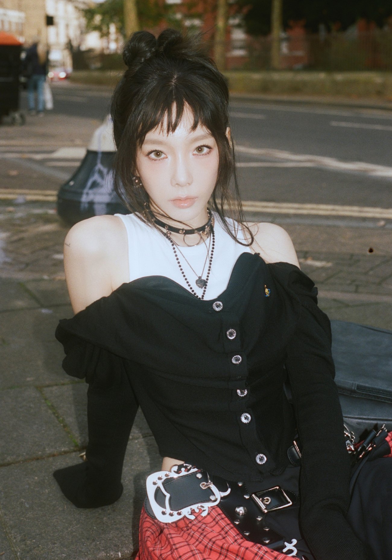 소녀시대의 태연이 솔로 데뷔 10주년을 맞아 첫 컴필레이션 앨범(베스트 음반)을 발매한다. ‘믿듣탱’이란 오랜 애칭이 입증해왔듯 톱티어 여가수로서 태연의 위상을 느낄 수 있는 모음집으로, 신곡을 포함해 24곡이 수록된다. 사진제공 | SM 엔터테인먼트