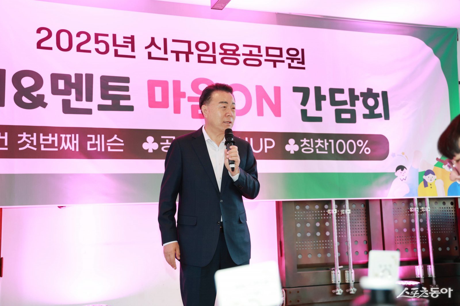 구복규 화순군수가 지난 14일 ‘멘티&멘토 마음ON 간담회’ 행사에서 인사말을 하고 있다. 사진제공=화순군