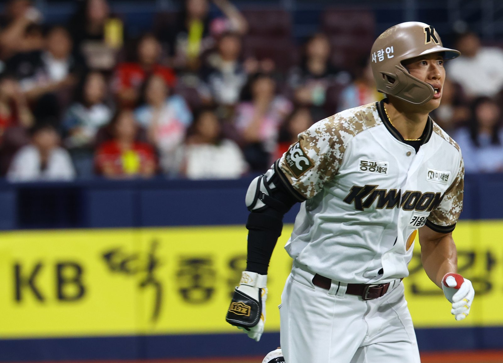 삼성 원태인, 키움 송성문, KT 안현민이 올해 일구상 최고투수, 최고타자, 신인상의 주인이 됐다. 최고타자상을 수상한 송성문은 올 시즌 141경기에 출전해 타율 0.315, 26홈런, 90타점, 103득점, 25도루, 출루율 0.387의 성적을 올렸다. 뉴시스