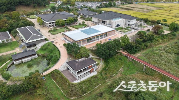 경주를 찾는 관광객들의 세대별 선호 관광지가 뚜렷하게 갈리며 경주의 관광 트렌드가 빠르게 변화하고 있는 것으로 나타났다. 경주국립박물관 전경. 사진제공 ㅣ 경주시