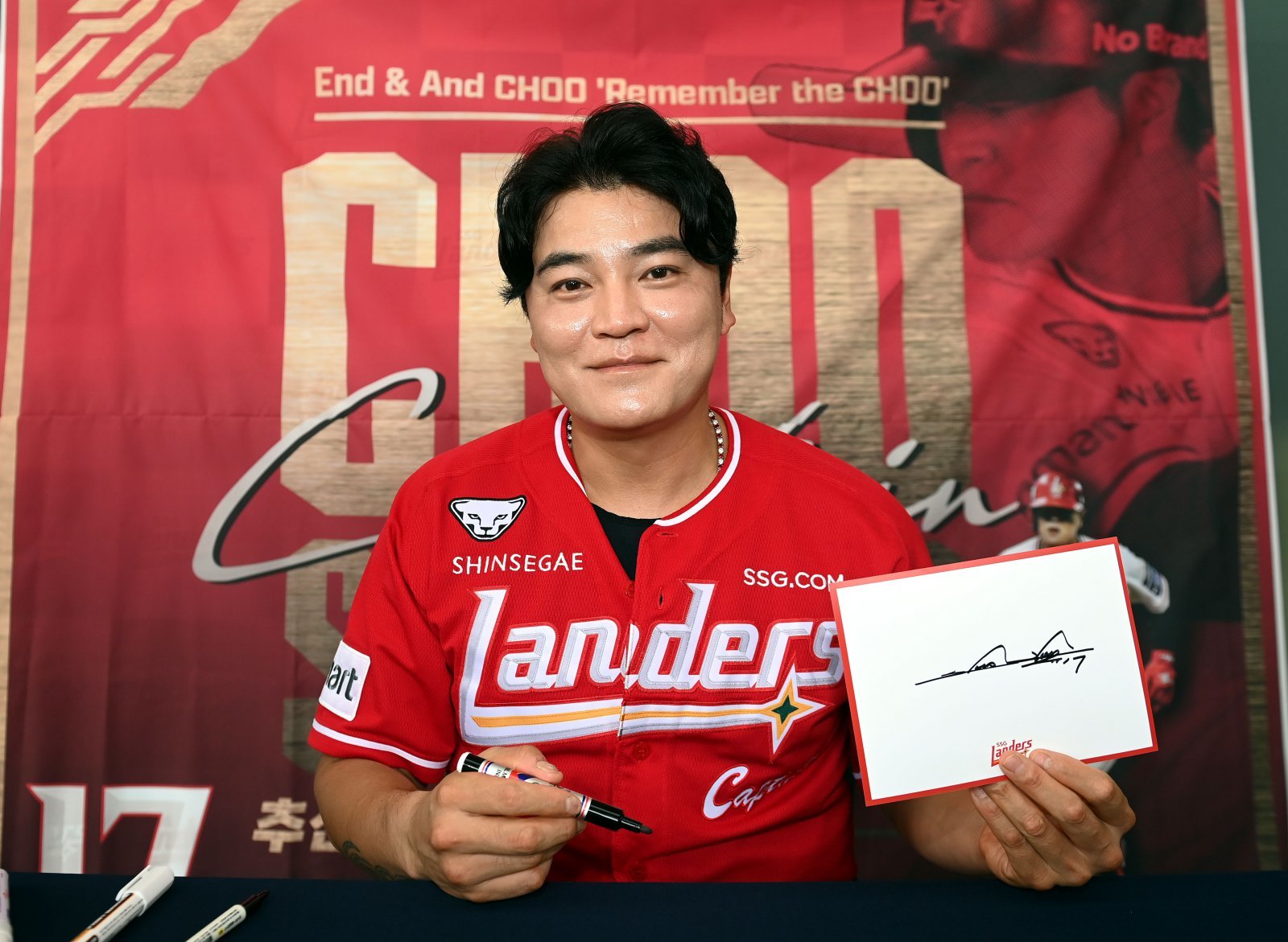 추신수는 18일(한국시간) 2026 HOF에 헌액될 후보 27명 명단에 이름을 올렸다. 그는 텍사스에서 7년간 활약하며 수만은 기록을 수확했다. 사진제공｜SSG 랜더스