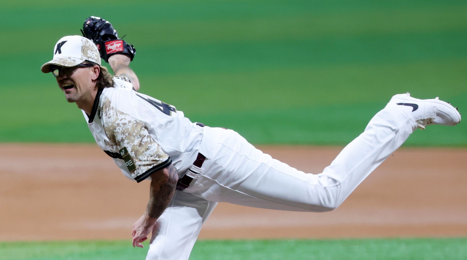 LG는 18일 호주의 좌완 웰스와 아시아쿼터 계약을 체결했다. KBO 경험을 지닌 웰스를 영입하며 2년 연속 통합우승을 향한 기대감을 키우고 있다. 사진은 키움 소속으로 활약했던 당시 웰스.|뉴시스
