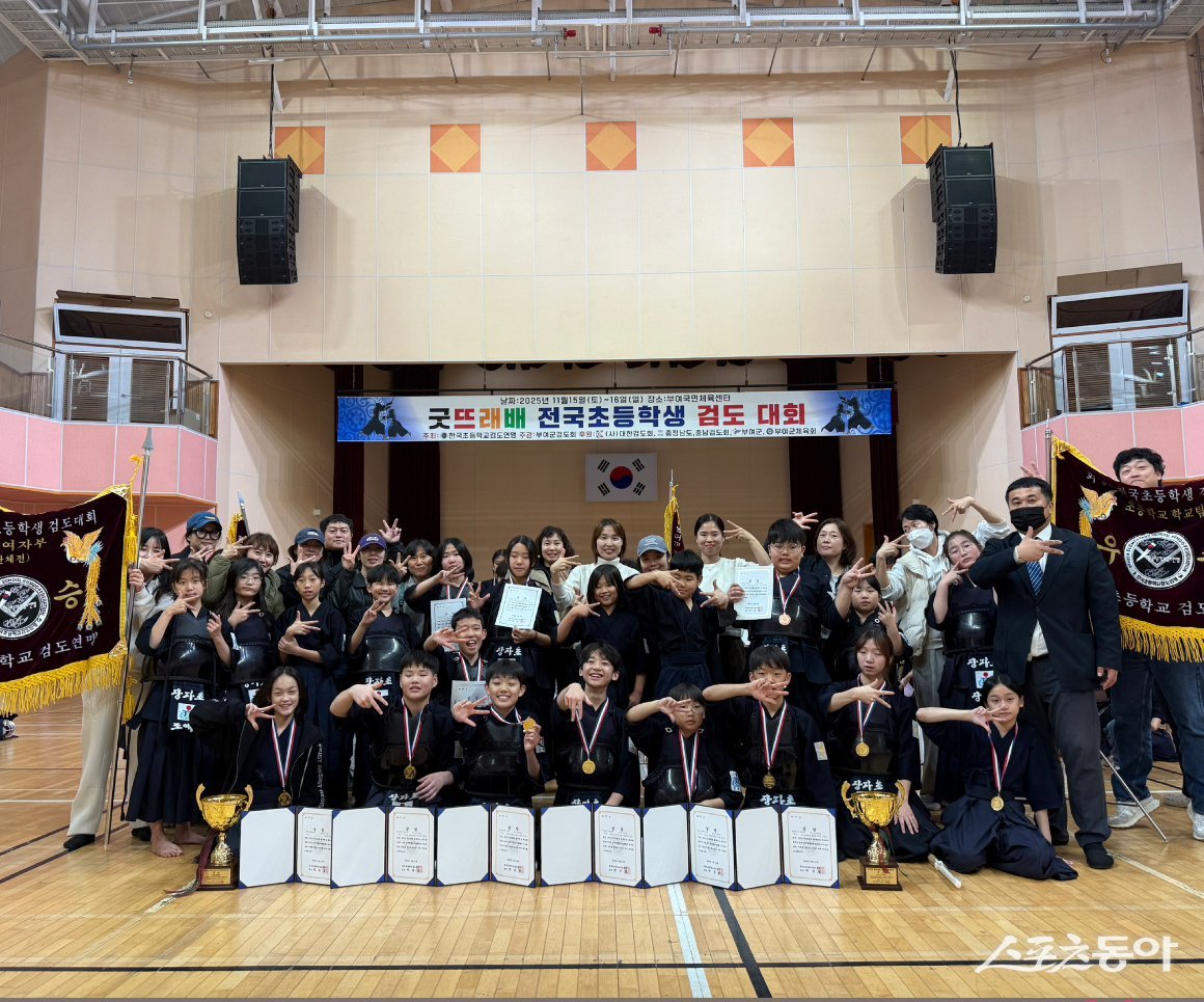 우승기념 전체 사진. 사진제공ㅣ구리시