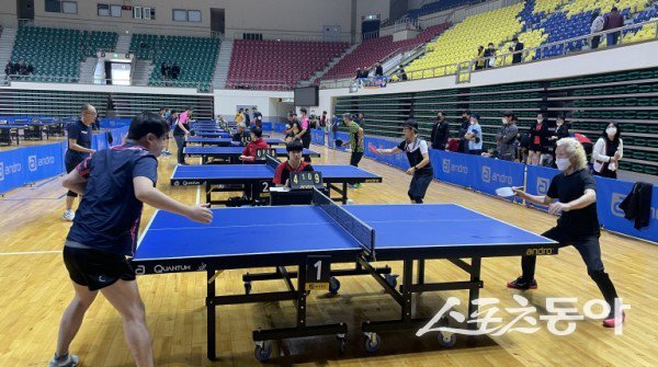 제18회 예스구미배 전국 풋살대회(2024년)에서 선수들이 탁구 경합을 하고 있는 모습. 사진제공ㅣ구미시