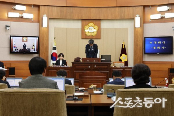 봉화군의회 제276회 정례회 개회식이 진행되고 있다. 사진제공 ㅣ 봉화군의회