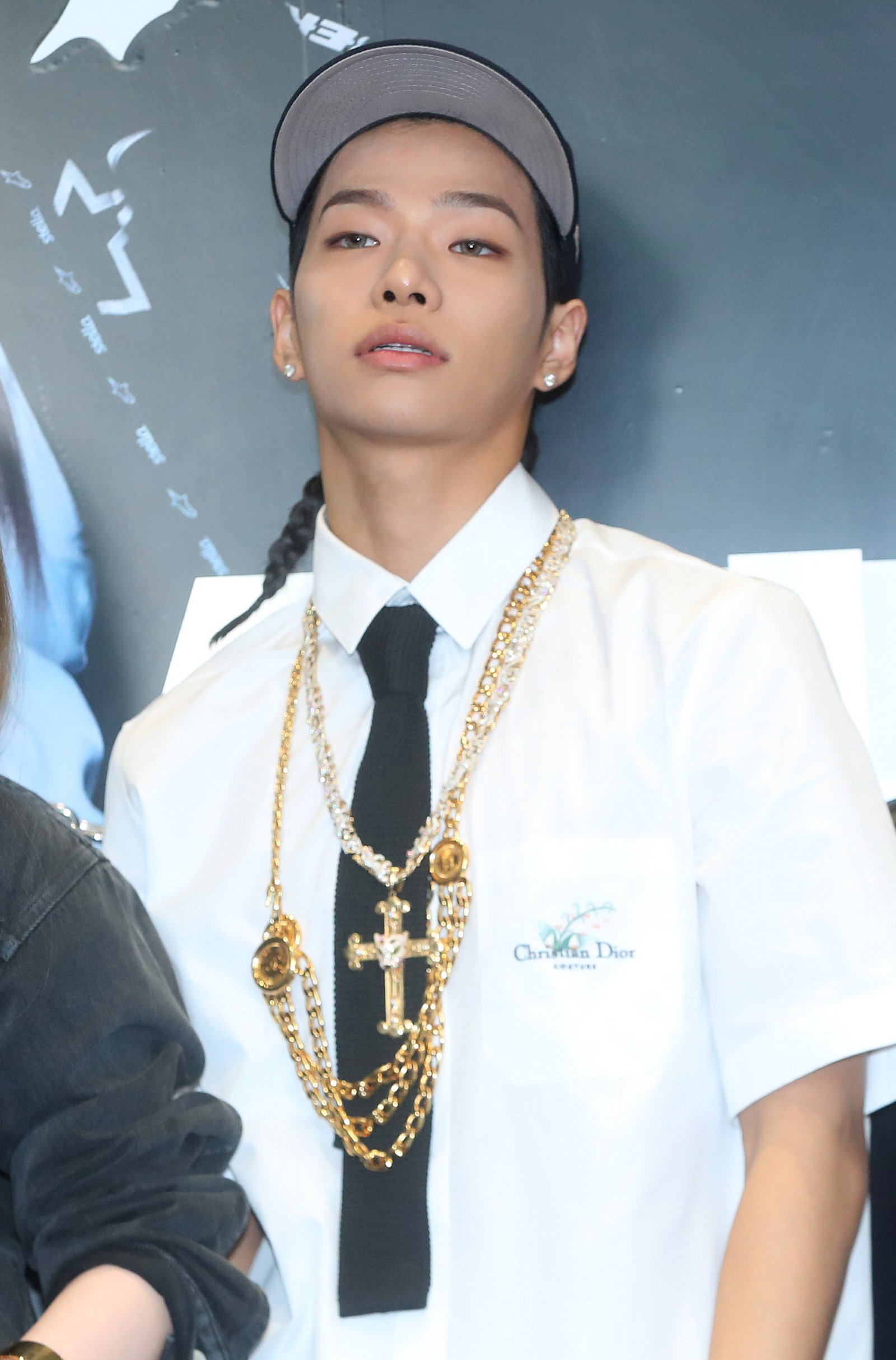 [서울=뉴시스] 김혜진 기자 = 신인 혼성 그룹 올데이 프로젝트 타잔이 23일 오후 서울 강남구 일상비일상의틈byU+에서 열린 ALLDAY PROJECT(올데이 프로젝트) 데뷔 기념 팝업 스토어 오픈 행사에서 포즈를 취하고 있다. 2025.06.23. jini@newsis.com