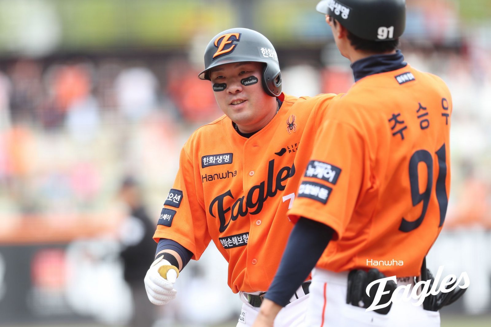 키움은 19일 열린 2차 드래프트서 베테랑 안치홍(왼쪽)을 영입했다. 타선의 중심을 잡아 줄 선수로 많은 기대를 하고 있다. 사진제공|한화 이글스